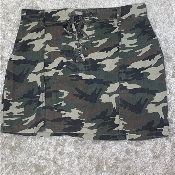CUTE ARMY MINI SKIRT!!!!!!!! - Picture 1 of 2